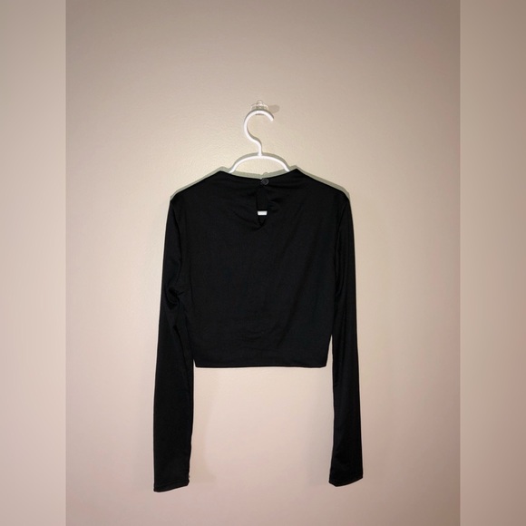 crop top - Picture 2 of 3